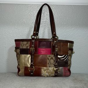 Pretty coach purse 🥰